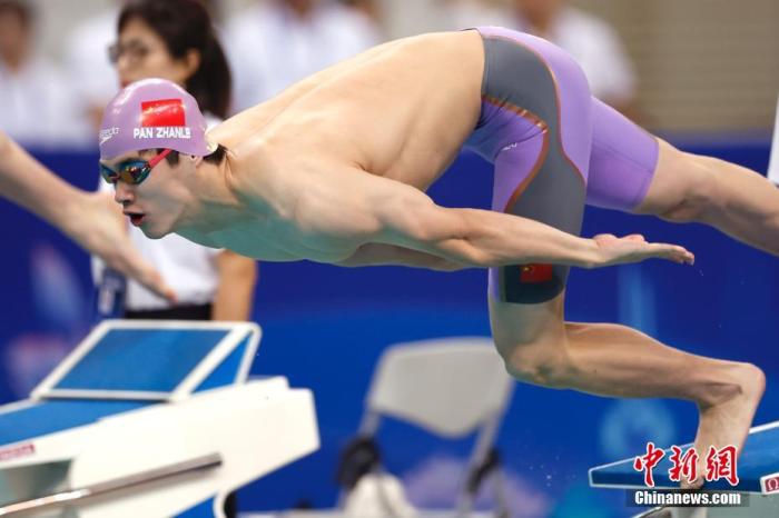 19岁潘展乐在世界锦标赛中以百米自由泳世界纪录