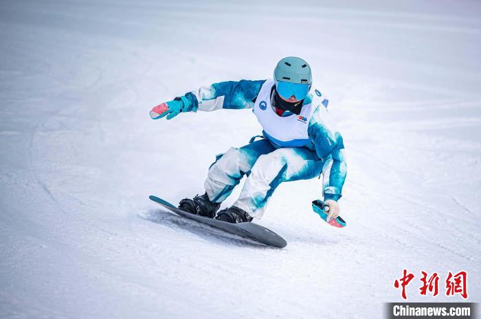 京冀240名滑雪爱好者齐聚北京延庆 乐享冰雪“速