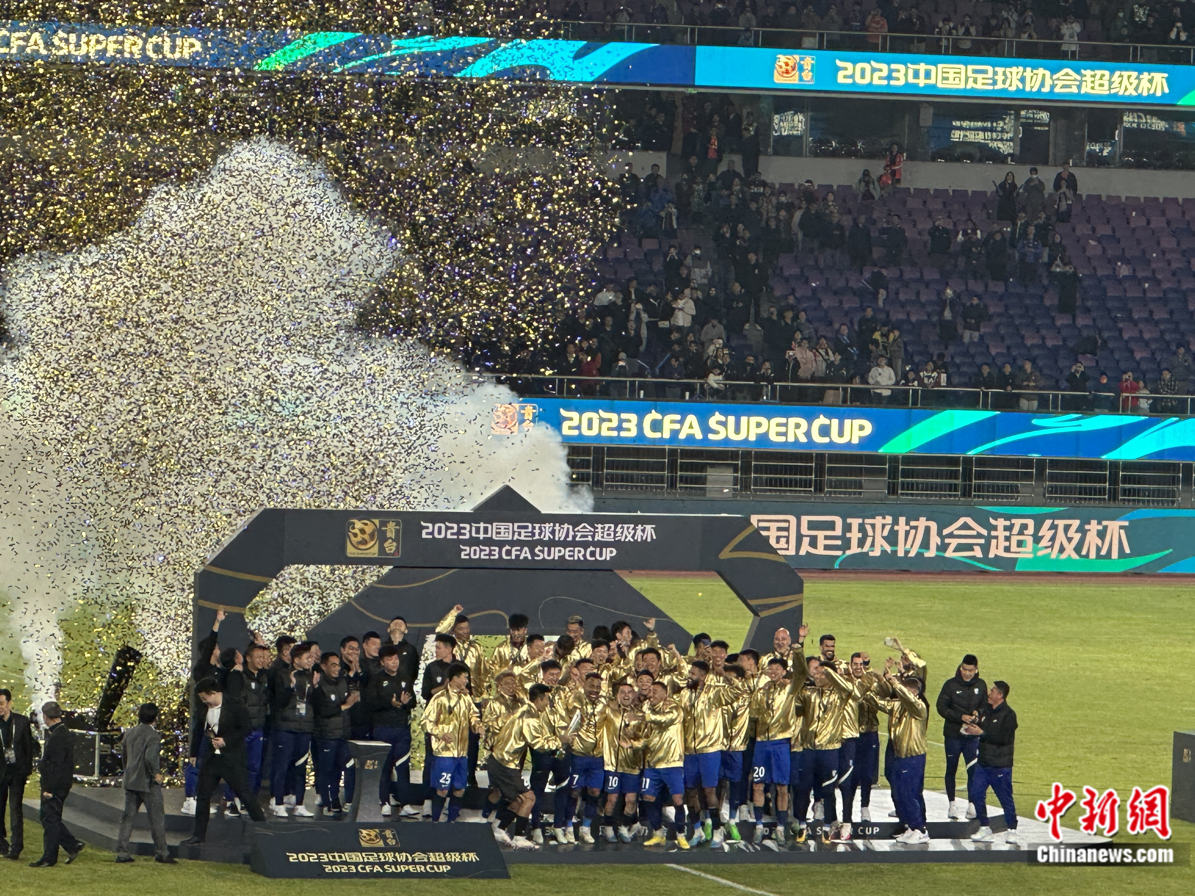 从未改变的热爱驱动中国足球再出发：走进场馆