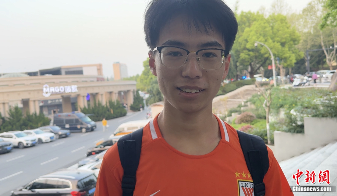 从未改变的热爱驱动中国足球再出发：走进场馆